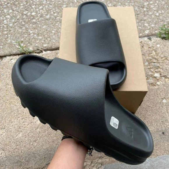 Yeezy Slides Dark Onyx