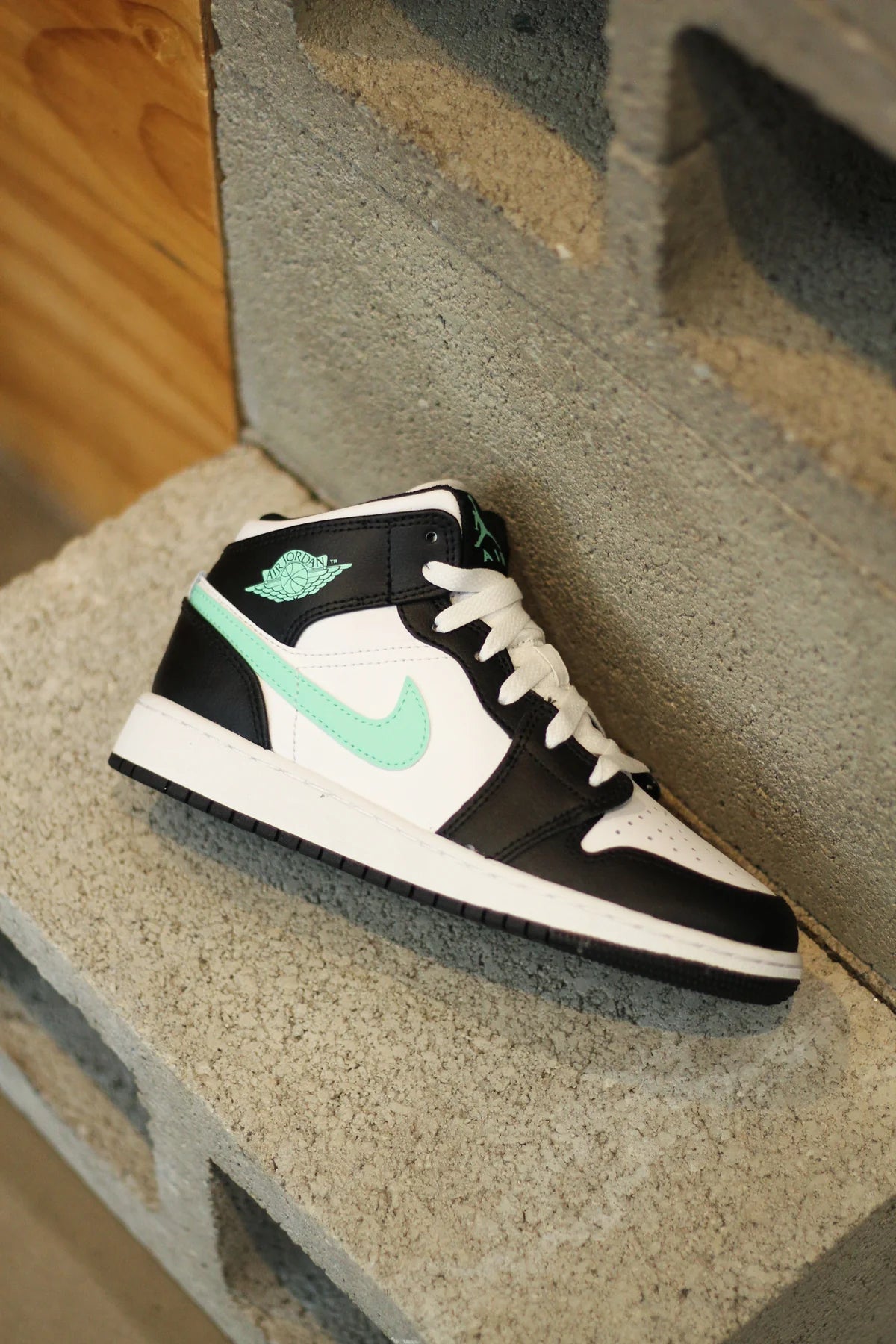 Aj1 mid green sales