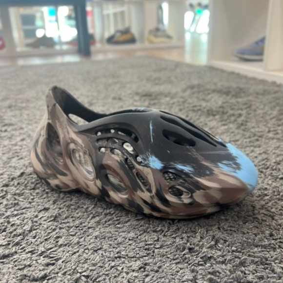 Yeezy Foam Runner MX Cinder