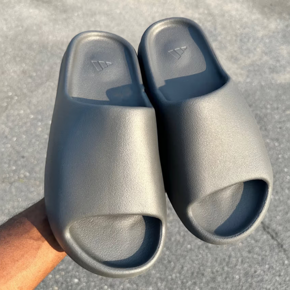 Yeezy Slide "Slate Marine"