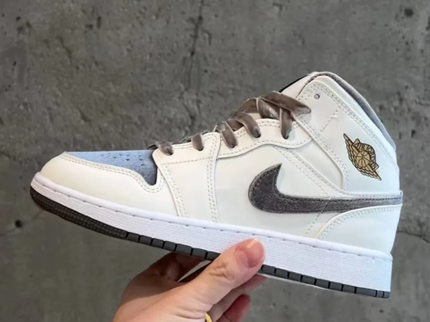 Nike Air Jordan 1 Mid SE GS 'Velvet Toe' - SneakerMood 