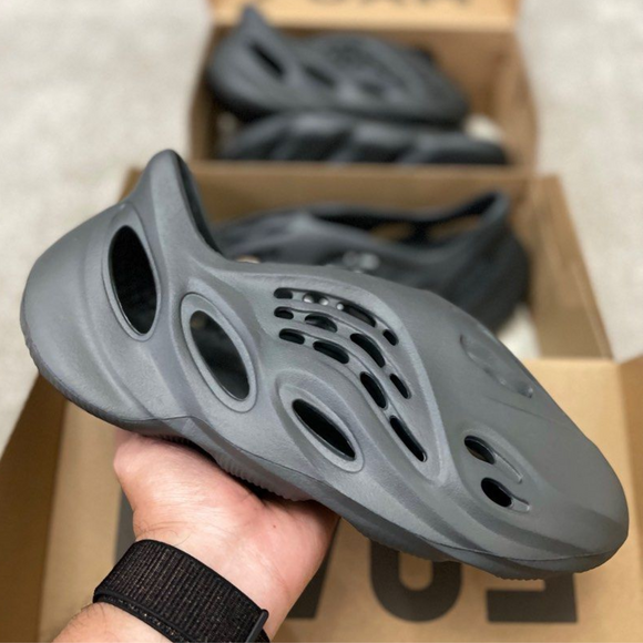 adidas Yeezy Foam Runner Carbon