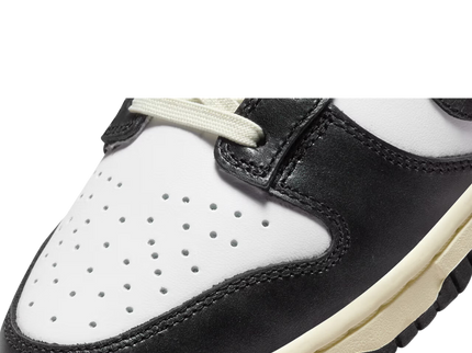 Nike Nike Dunk Low WMNS 'Vintage Panda' - SneakerMood 