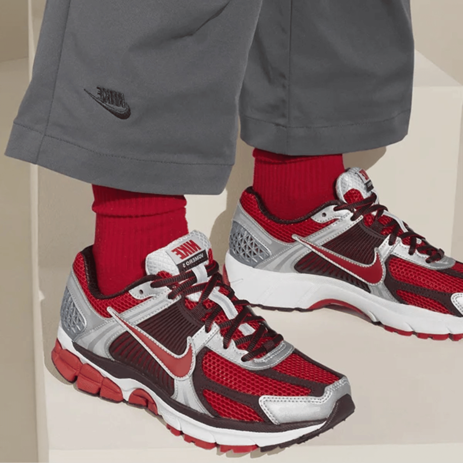 Nike Vomero 5 WMNS Mystic Red