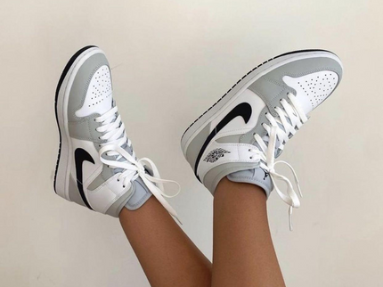 Air Jordan 1 Mid Light Smoke Grey (W)