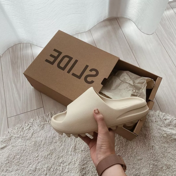 Yeezy Yeezy Slide Bone 2023 - SneakerMood 