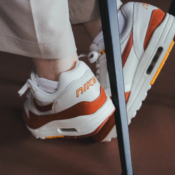 Nike Nike Air Max 1 LX  'Rugged Orange' - SneakerMood 