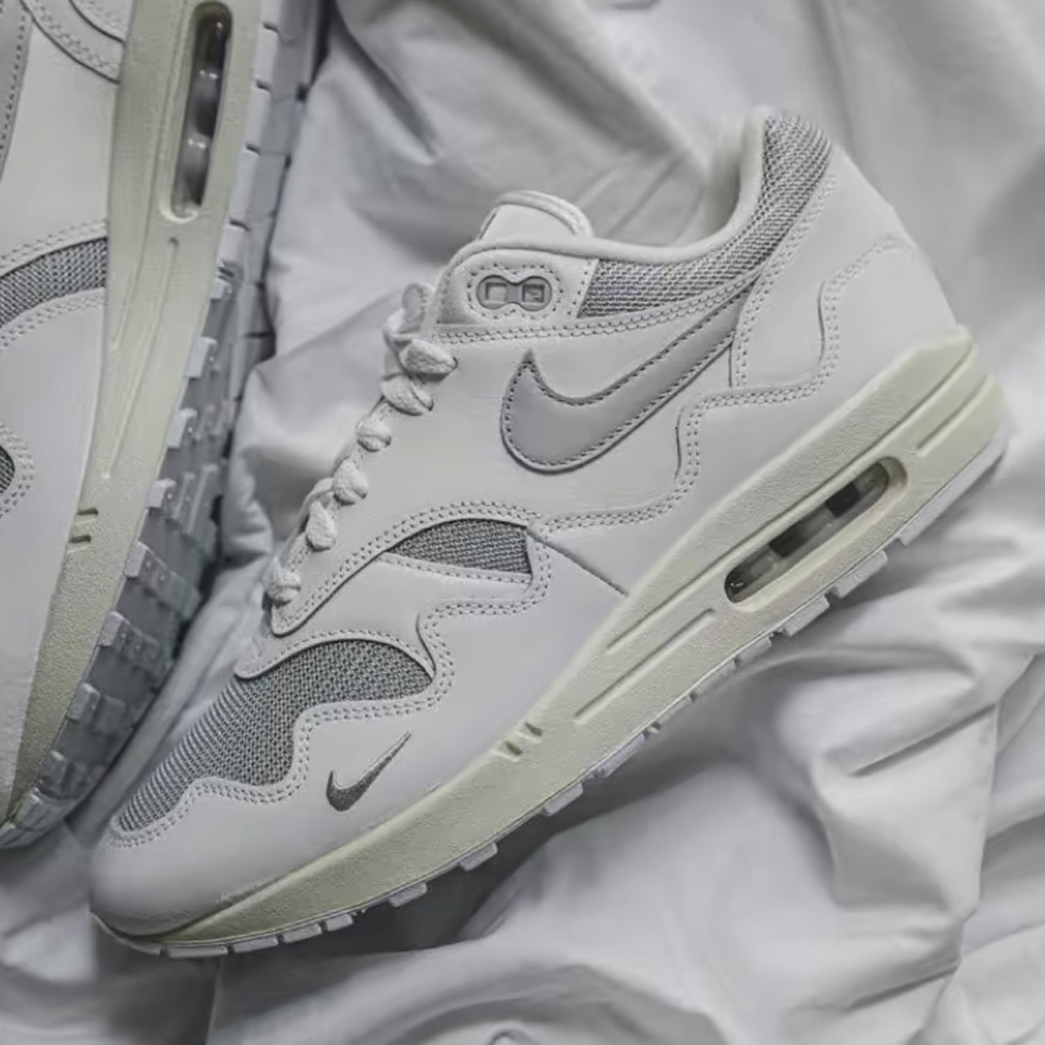 Nike air max 1 mini swoosh grey online