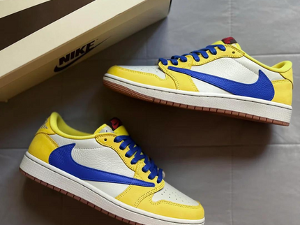 Nike Air Jordan 1 Low OG x Travis Scott WMNS 'Elkins' - SneakerMood 