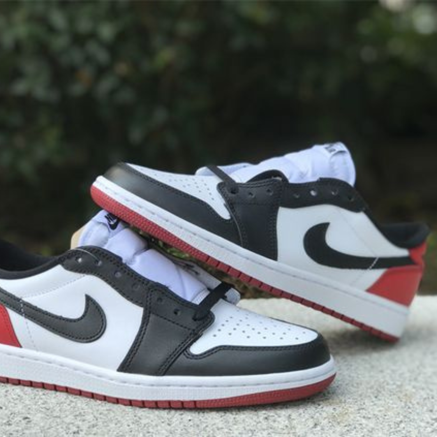 Black toe low jordan 1 sales