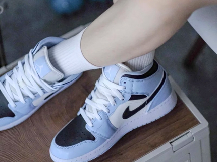 Air Jordan 1 Mid Ice Blue (GS)