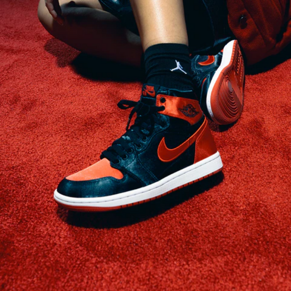 Nike Air Jordan 1 High Satin WMNS 'Bred' - SneakerMood 