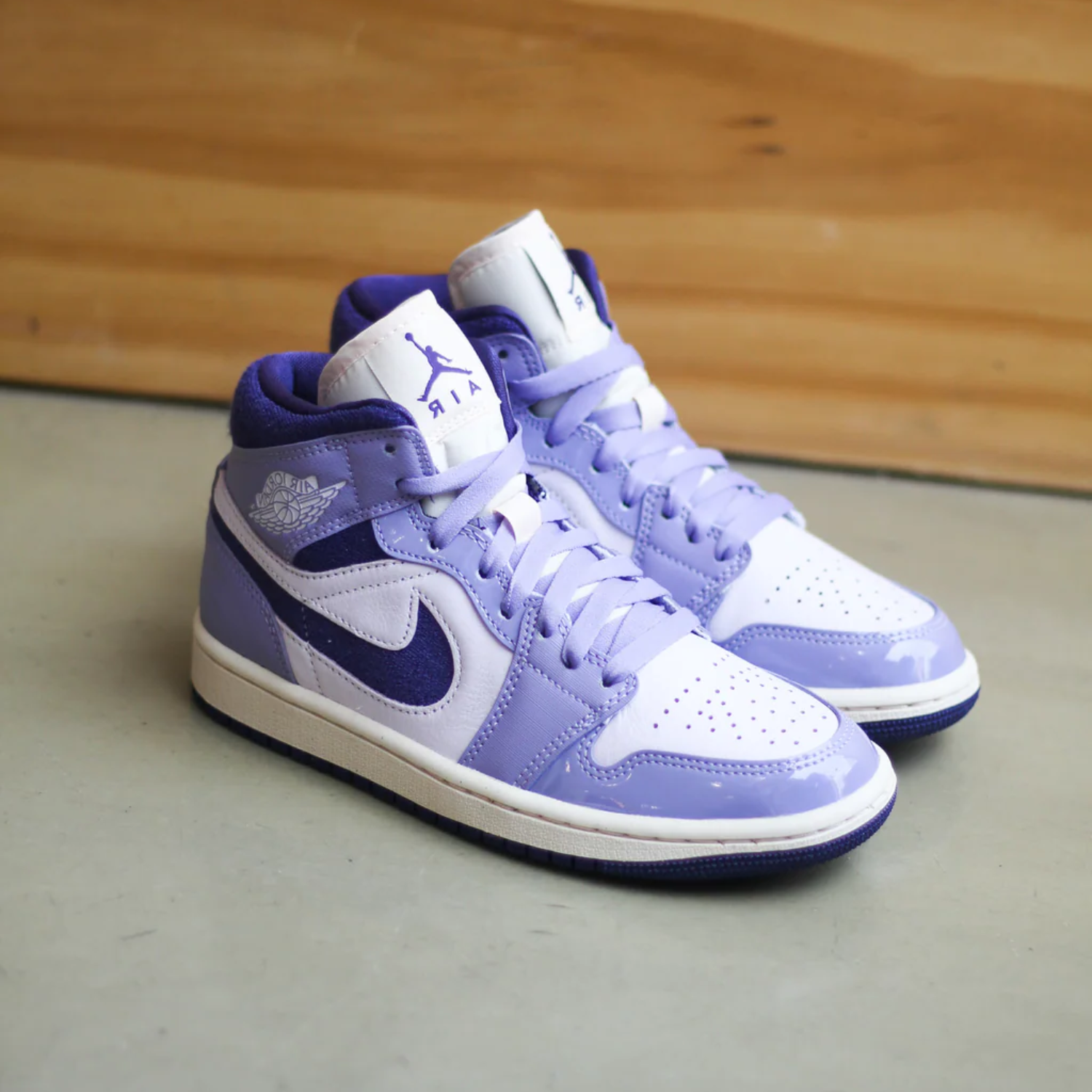 Air Jordan 1 Mid SE WMNS 'Sky J Purple' / DZ3745-500 Air Jordan 1 Mid SE WMNS 'Sky J Purple' / DZ3745-500