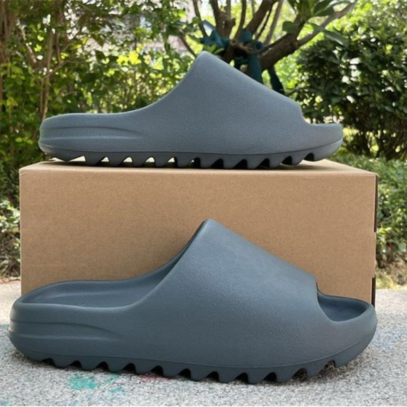 Yeezy Slide "Slate Marine"