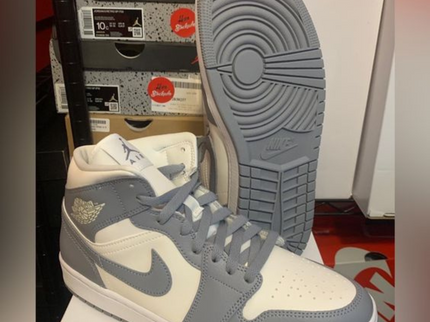 Air Jordan 1 Mid WMNS Stealth