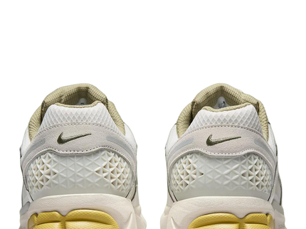 Nike Nike Zoom Vomero 5 Light bone / Medium Olive - SneakerMood 
