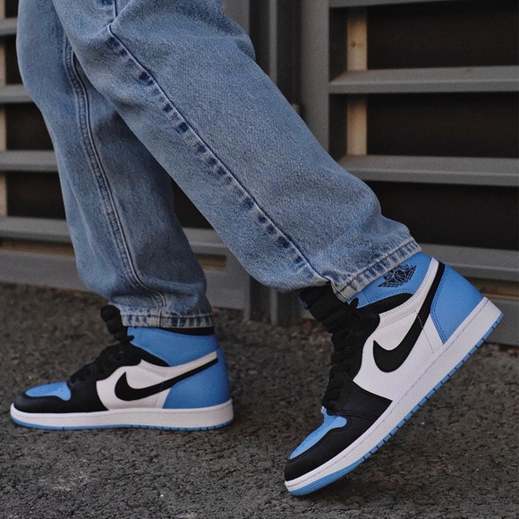 Nike Air Jordan 1 High UNC toe - SneakerMood 