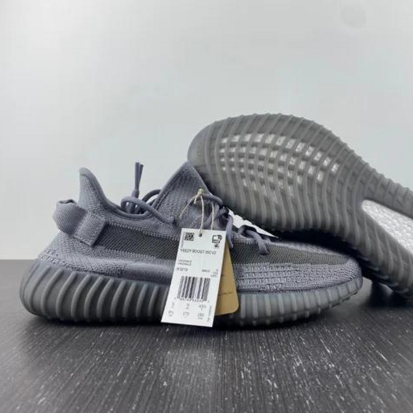 Adidas adidas Yeezy Boost 350 V2 Space grey / Steel Grey - SneakerMood 